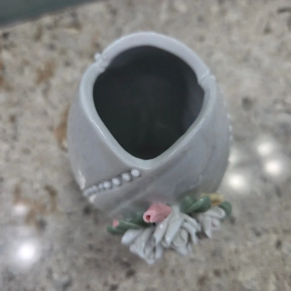 Vintage Silvestri Handcrafted Porcelain Egg‎ Bud Vase Easter Wht Pink Roses 4.5
